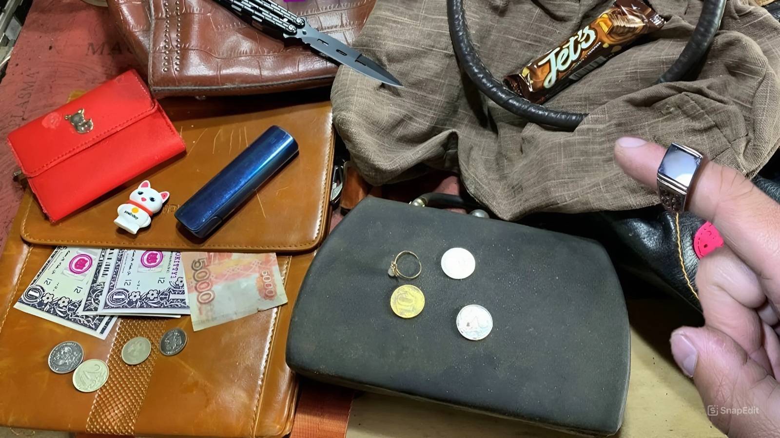 Я нашел крутые вещи в сумках и вам стоит это увидеть! смотреть онлайн