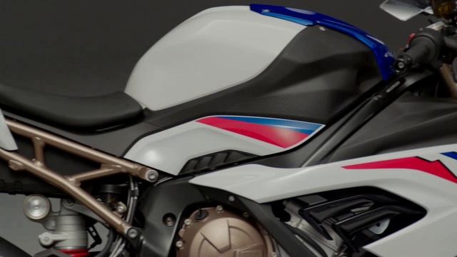 Nova BMW S 1000 RR, tecnologia de ponta por quase 100 mil reais na conta смотреть онлайн
