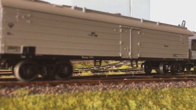 TGK2 shunting refrigerator cars for CHME3 train - with stop motion elements - СЖД ТГК2 ЧМЭ3 Piko H0 смотреть онлайн