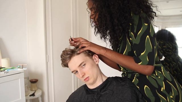 How to be your own barber whilst you're self isolating 💇🙃 смотреть онлайн