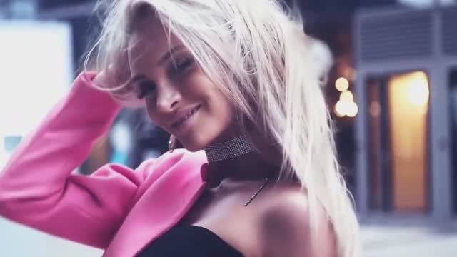 Down low - Johnny B (Remix) смотреть онлайн