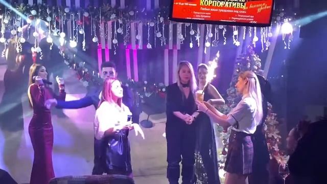 Мимо Нот Караоке-клуб! смотреть онлайн