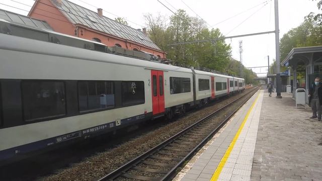 SNCB/NMBS Siemens Desiro ML leaving Uccle Stalle смотреть онлайн