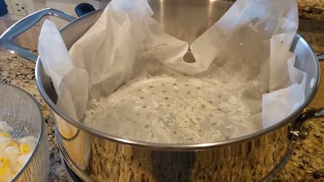 Steamed Sticky Rice with Jackfruit and Coconut Milk Sauce [ENG and KHMER]របៀបធ្វើបាយដំណើបខ្នុរ смотреть онлайн
