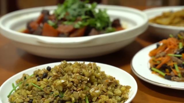 10斤牛肉，二弟做“胡蘿蔔燉牛肉”，香辣軟爛，湯汁拌飯吃過癮【鐵鍋視頻】 смотреть онлайн