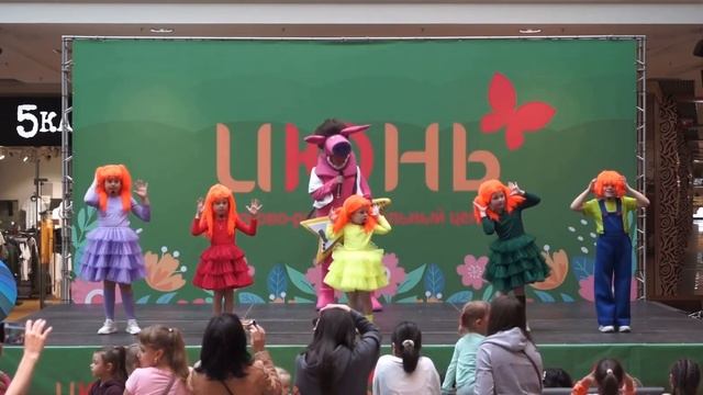 «Мамба» группа Барбарята. Глафира Эфрос в зелёном платье:) смотреть онлайн