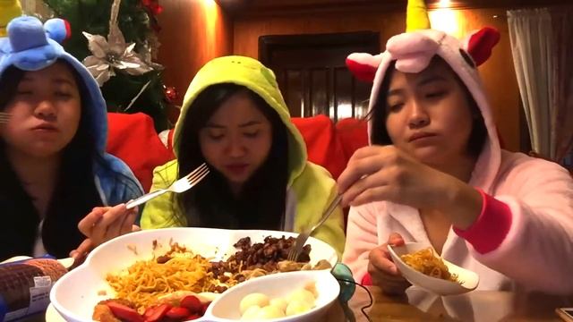 MIDNIGHT SNACK MUKBANG | LIYARA TRIPLET смотреть онлайн