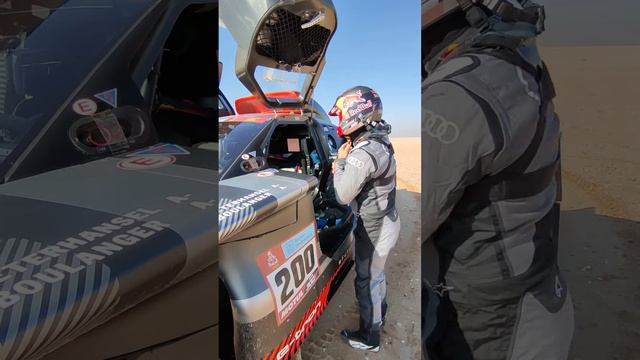 Dakar - Faut pas être gros pour s'installer dans l'Audi RS Q e-tron. Démonstration avec Peterhansel смотреть онлайн