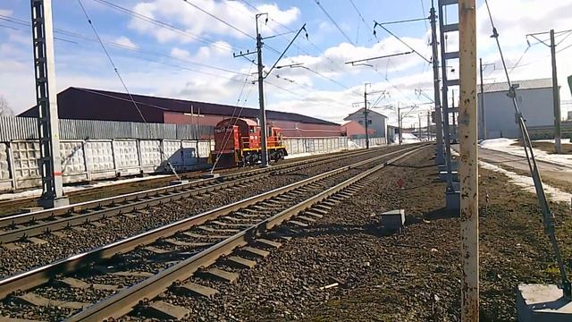 Тепловоз ТГМ4 - 1819 заезжает на хлебокомбинат смотреть онлайн