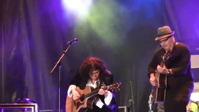 Rita Chiarelli - These Four Walls смотреть онлайн