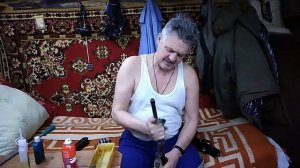 Утро в зимовье. Чистка оружия..mp4