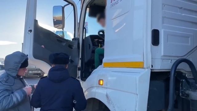 Астраханская госавтоинспекция пресекла повреждение конструкции Старого моста смотреть онлайн