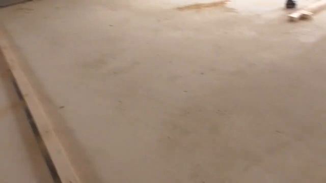Using a laser detector to help set plumb up timber stud walls.***DeWalt DE0892*** смотреть онлайн
