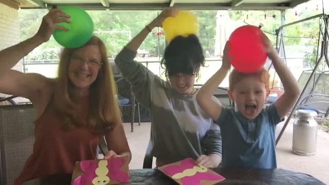 Pre-K - Butterfly Static Electricity Experiment with Mrs. Walker смотреть онлайн