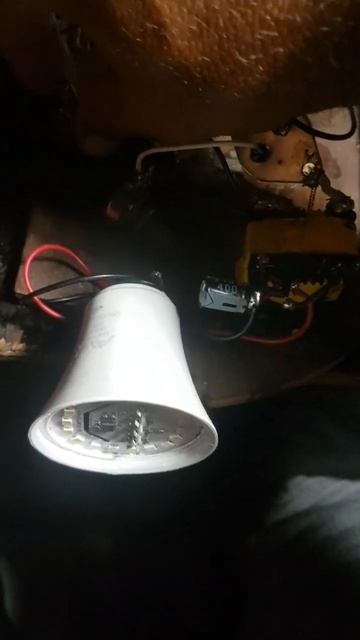 1.5V LIGANDO LAMPADAS LED DE 100 A 240V! MINE INVERSOR! смотреть онлайн