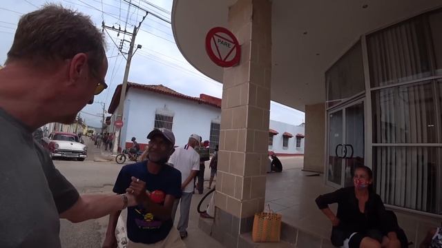 I Show You The Cuba That Tourists Avoid. смотреть онлайн
