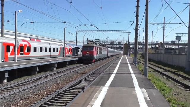 Электровоз ЧС200-011 со скоростным поездом №748А "Невский экспресс" смотреть онлайн