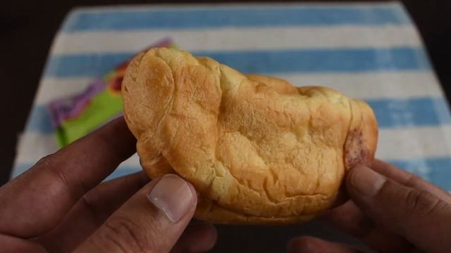 Bauli Moonfils Strawberry Puff Roll With strawberry Cream смотреть онлайн