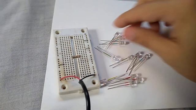 PAINTING THE PINS: an idea to identify transparent LEDs. смотреть онлайн
