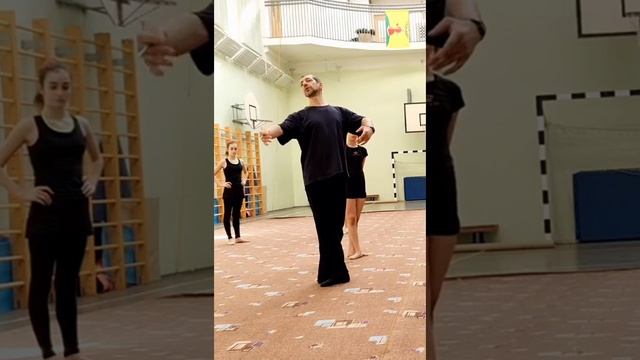 Художественная гимнастика. Позиции и ракурсы в батман тандю. смотреть онлайн
