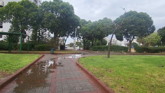 ИЗРАИЛЬ. После дождя. Парк района Юд Гимель. Ашдод смотреть онлайн