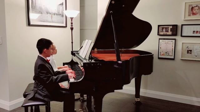 2021 Christmas Concert "Turkish March" - by Grace Han and Maxwell Xiang смотреть онлайн