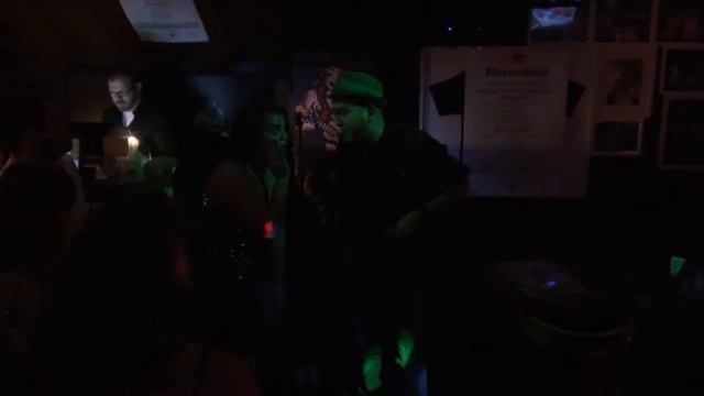 LA CAMISA NEGRA KARAOKE
