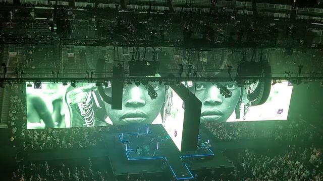 Roger Waters - Dark Side of the Moon finale at Rogers Place, Edmonton AB, September 13, 2022 смотреть онлайн