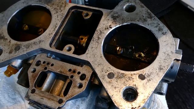 Disassembling Weber 40 DCOE смотреть онлайн