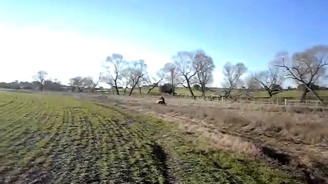 Probando el las motos en el campo смотреть онлайн