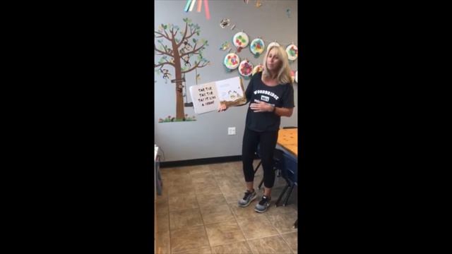 Ms. Maxwell reads I'm a Dirty Dinosaur by Janeen Brian & Ann James смотреть онлайн