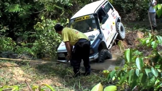 4x4 Offroad Classic : See who has the higher approach angle смотреть онлайн