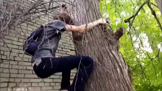 ИССЛЕДУЮ КАКОЙ ТО НЕПОНЯТНЫЙ ЗАБРОШЕННЫЙ ДОМ🤔😱😱😱!! У меня походу поехала крыша😂! #AleksBais! смотреть онлайн