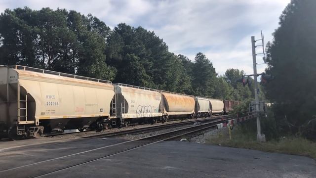 CSX 352 leads M583 into Maxwell Yard, after everything got settle смотреть онлайн