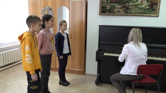 Мастер - класс для начинающих вокалистов - "Сначала распевка, потом припевка" - 14.02.2022 смотреть онлайн