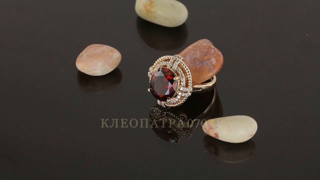 Видное кольцо с фианитами, покрытое золотом смотреть онлайн