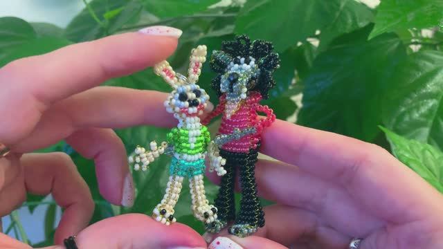 Волк и заяц из "Ну погоди!" из бисера / поделки из бисера / ссылка на мастер-класс под видео! смотреть онлайн