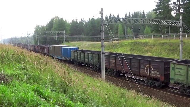 Электровоз ВЛ10У-582 с грузовым поездом (остановка под красный) смотреть онлайн