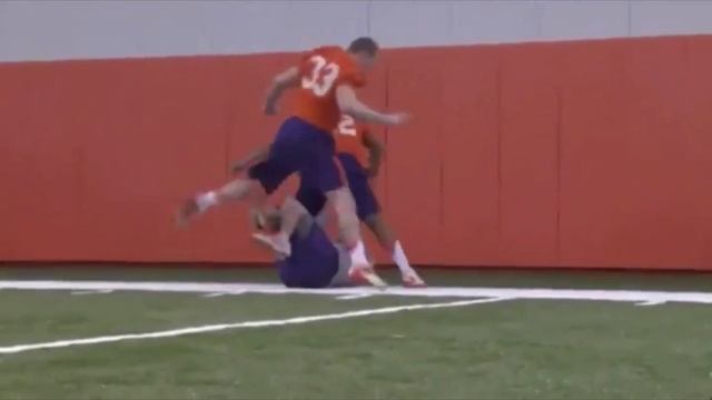 LB Tackling Drills - Clemson Tigers Defense Drills LB Drills смотреть онлайн