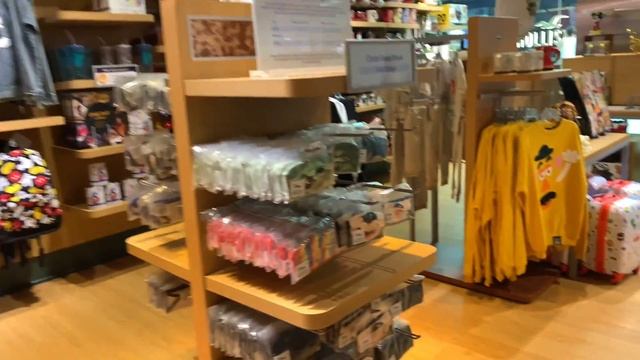 Disney Store | Perimeter Mall, Atlanta GA | Disney Merchandise смотреть онлайн
