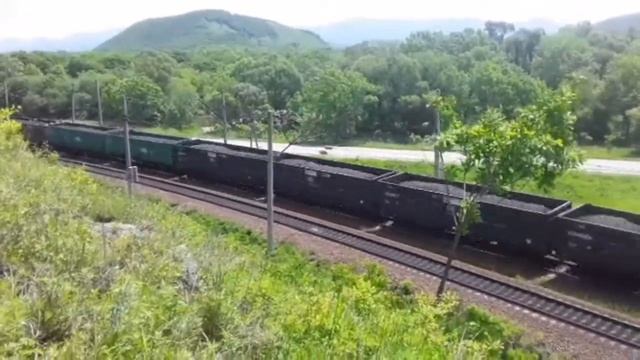 Шустро ушёл. Система электровозов 2ЭС5К-150/129 "Ермак" с грузовым поездом и толкачём 4ЭС5К-002 смотреть онлайн