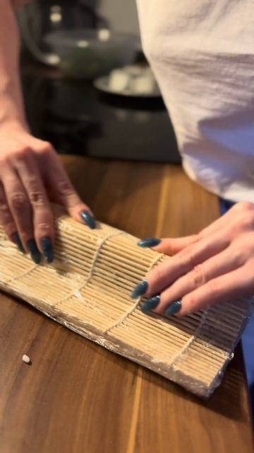 Sushi with crab meat, cucumber, and cottage cheese 🍱. Part 1. #food #asmr #cooking # sushi смотреть онлайн