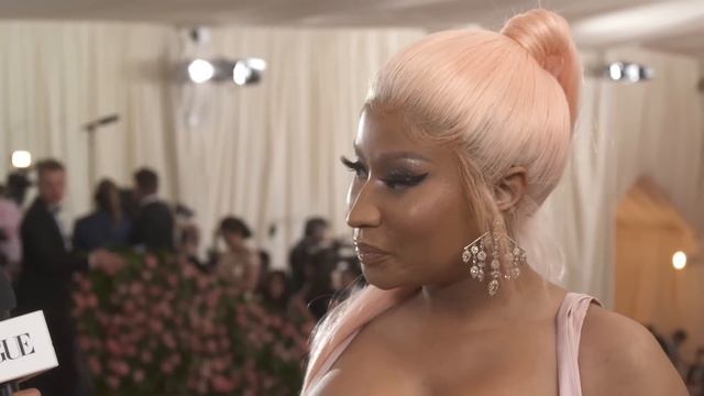 Nicki Minaj on Looking Sexy But Still Camp | Met Gala 2019 with Liza Koshy | Vogue смотреть онлайн