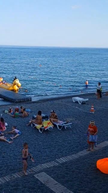 Купальный сезон в Алуште-2023! #крым #алушта #море #sea #пляж #лето #summer #черное море #крым2023 смотреть онлайн