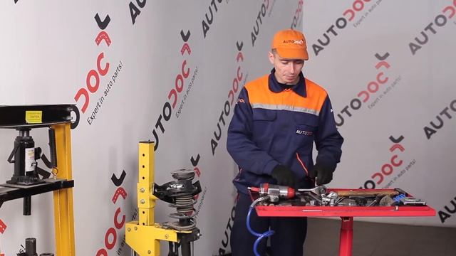 Sådan udskifter du tårnleje på MERCEDES-BENZ A W169 GUIDE | AUTODOC смотреть онлайн