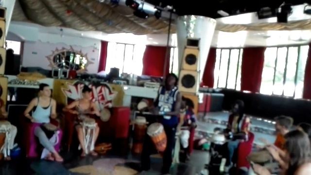 Mbar Ndiaye lezione percussioni sabar 1 смотреть онлайн
