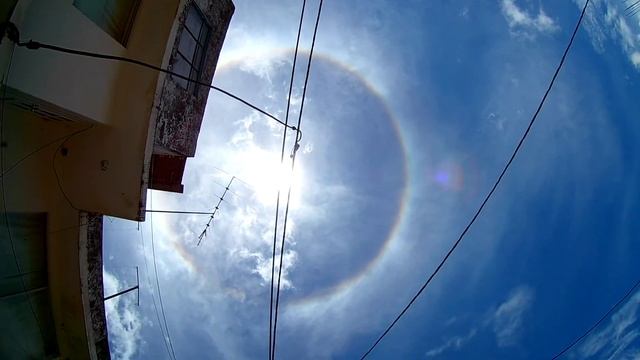 Солнечный ореол над городом Баньос2 смотреть онлайн