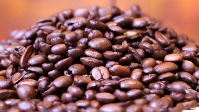 Roasted Coffee Beans Falling смотреть онлайн