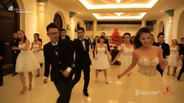 wedding Flash Mob - Nhảy Flash Mob trong trang phục cưới lần đầu tiên tại Việt Nam смотреть онлайн