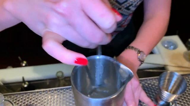 Aleksandra Dziubak from Marlowe Bar (Barcelona): Dirty Martini смотреть онлайн